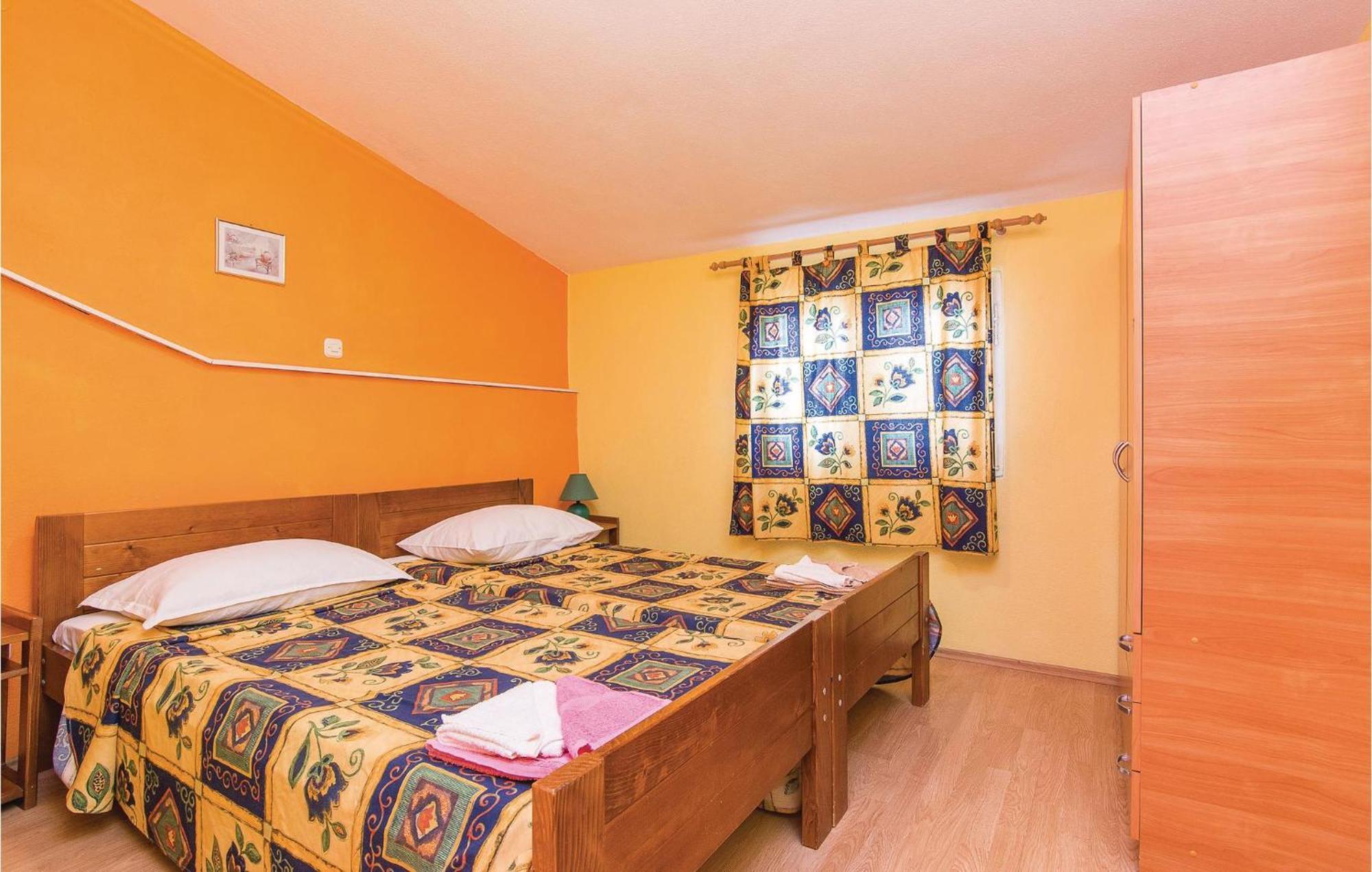 Pet Friendly Apartment In Pakostane With Kitchen Екстериор снимка