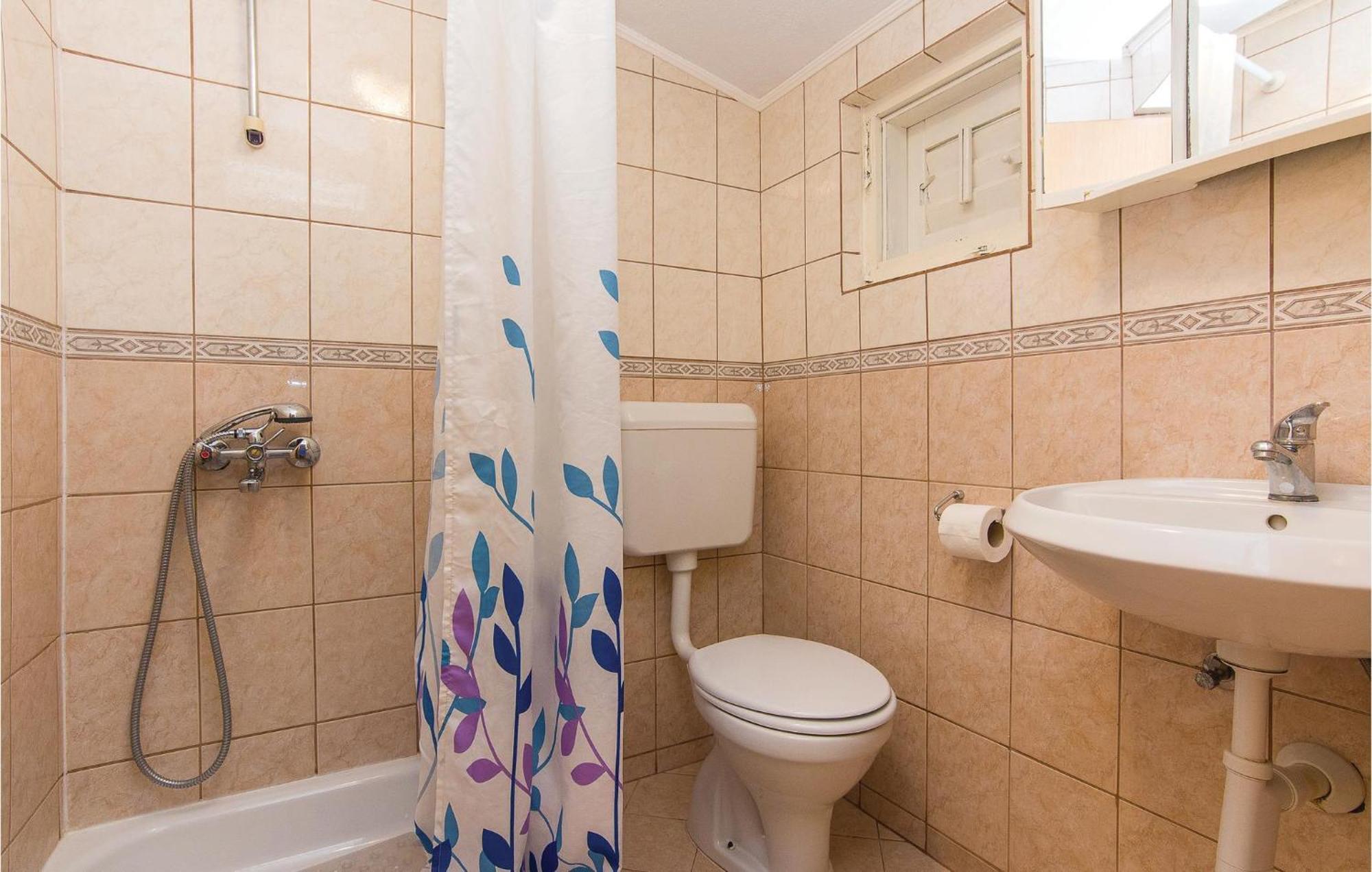 Pet Friendly Apartment In Pakostane With Kitchen Екстериор снимка