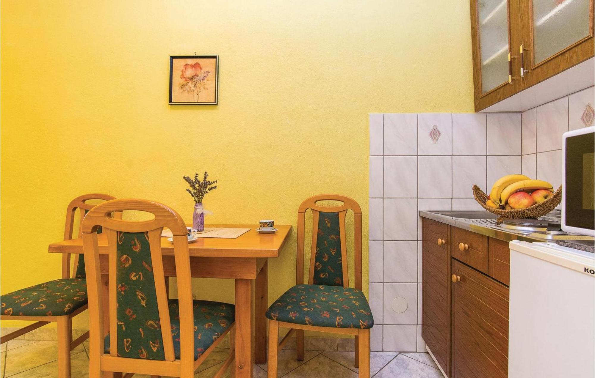 Pet Friendly Apartment In Pakostane With Kitchen Екстериор снимка
