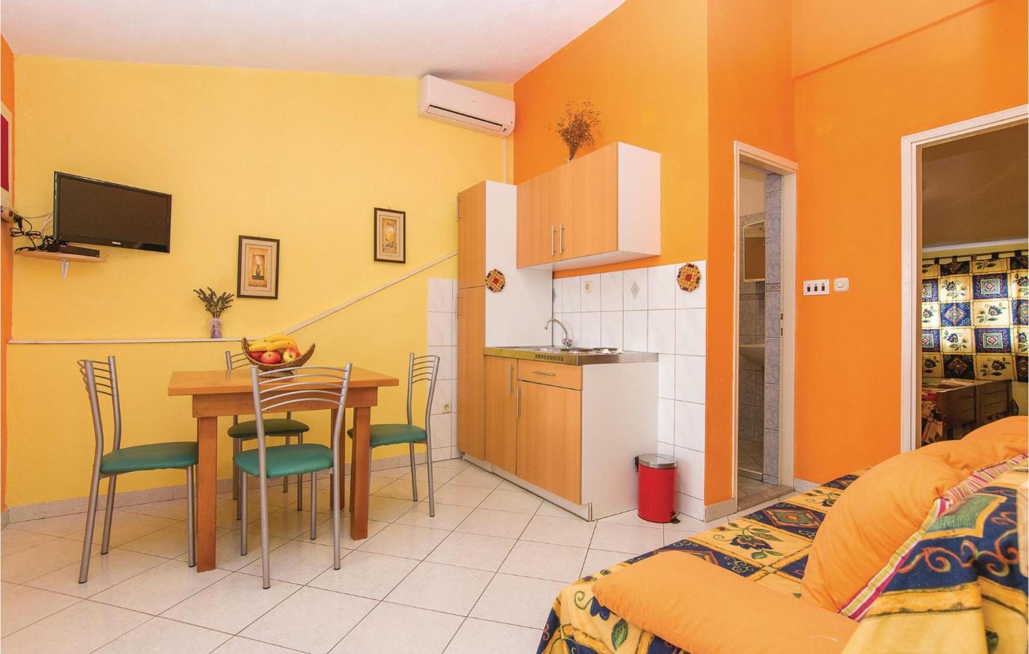 Pet Friendly Apartment In Pakostane With Kitchen Екстериор снимка