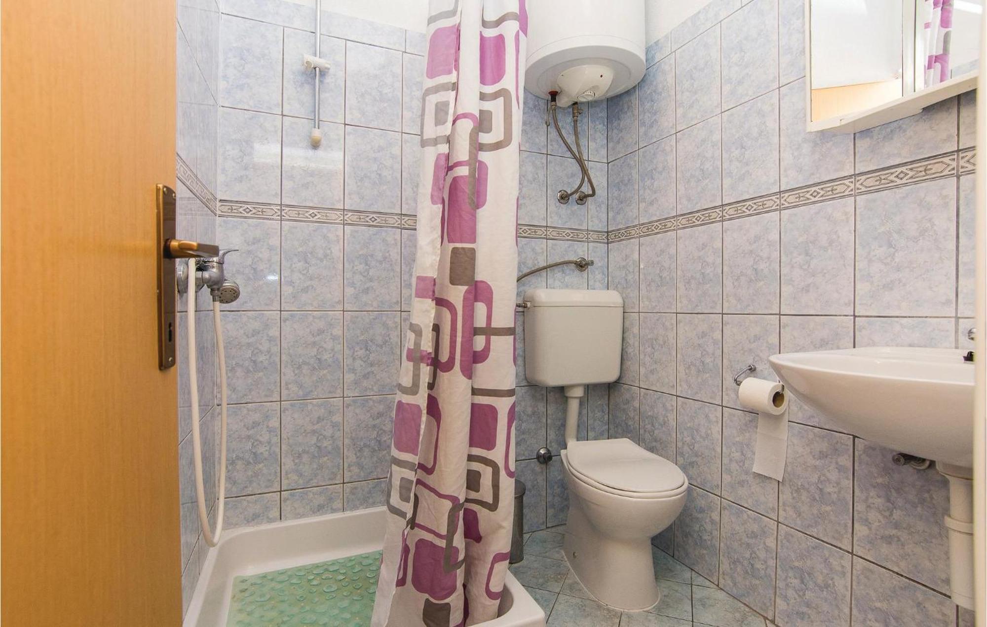 Pet Friendly Apartment In Pakostane With Kitchen Екстериор снимка