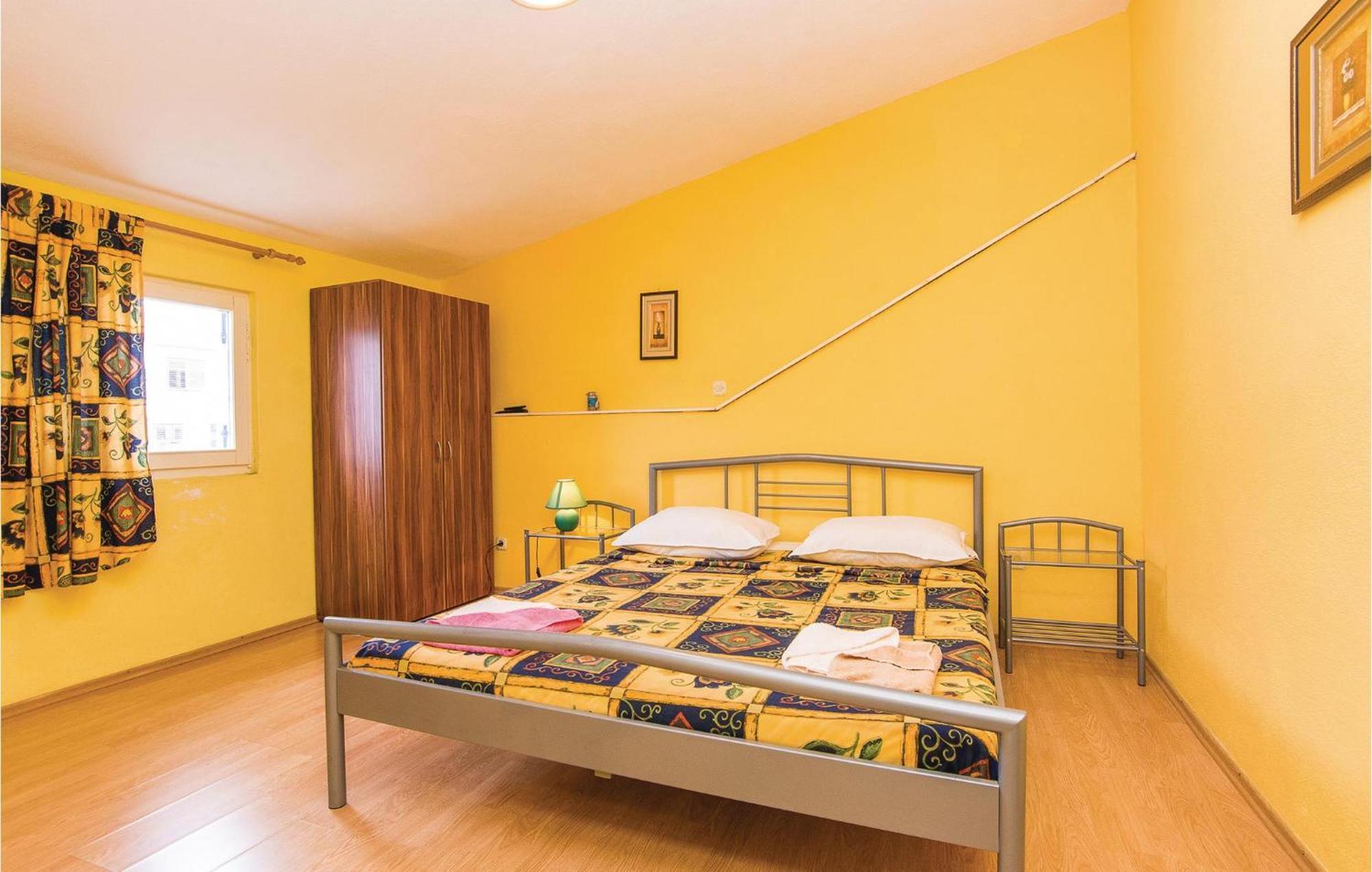 Pet Friendly Apartment In Pakostane With Kitchen Екстериор снимка